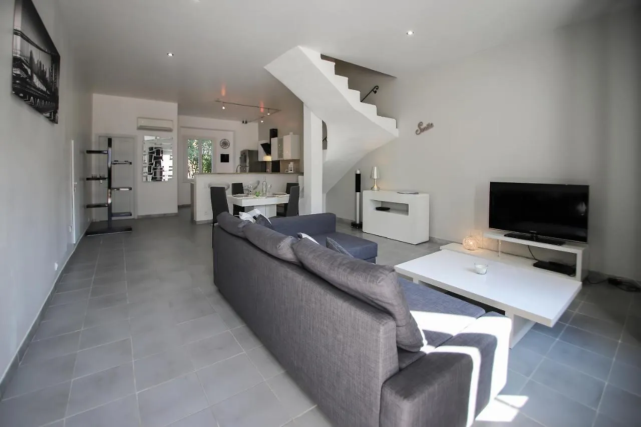Holiday home Maison Tendance Avec Jardin, Centre Village, Alpilles, Familles Eyragues