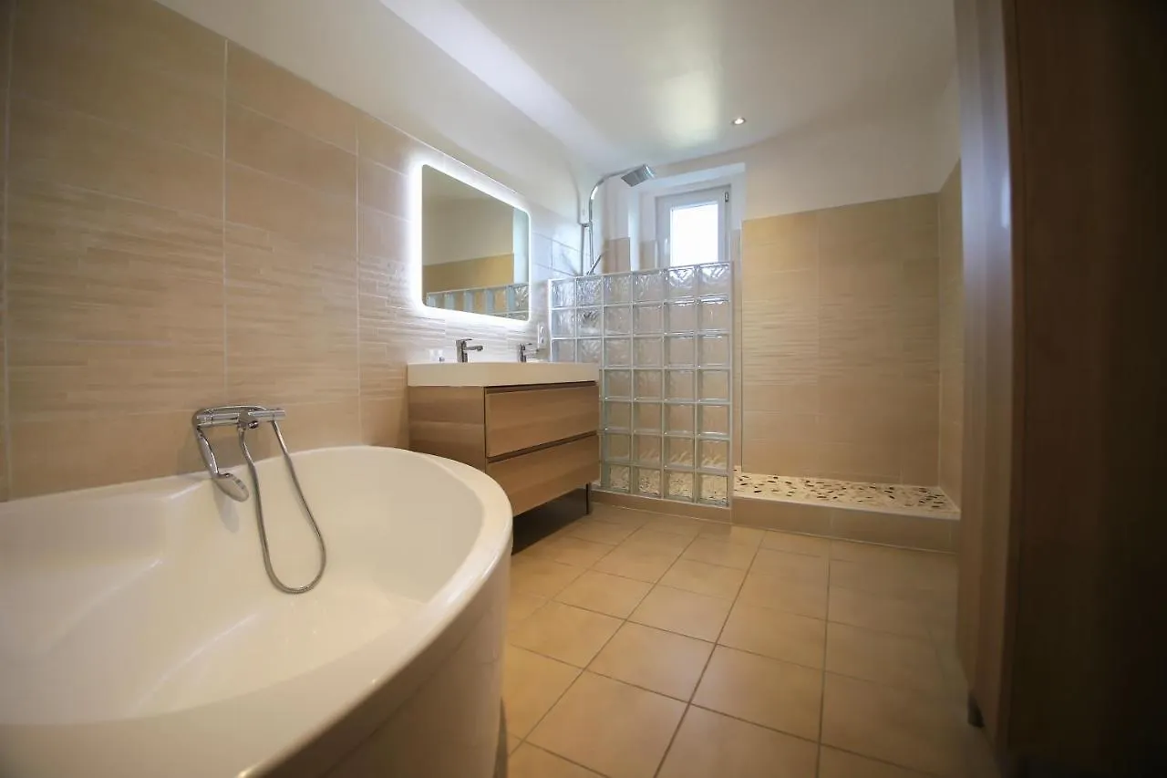 Maison Tendance Avec Jardin, Centre Village, Alpilles, Familles Eyragues