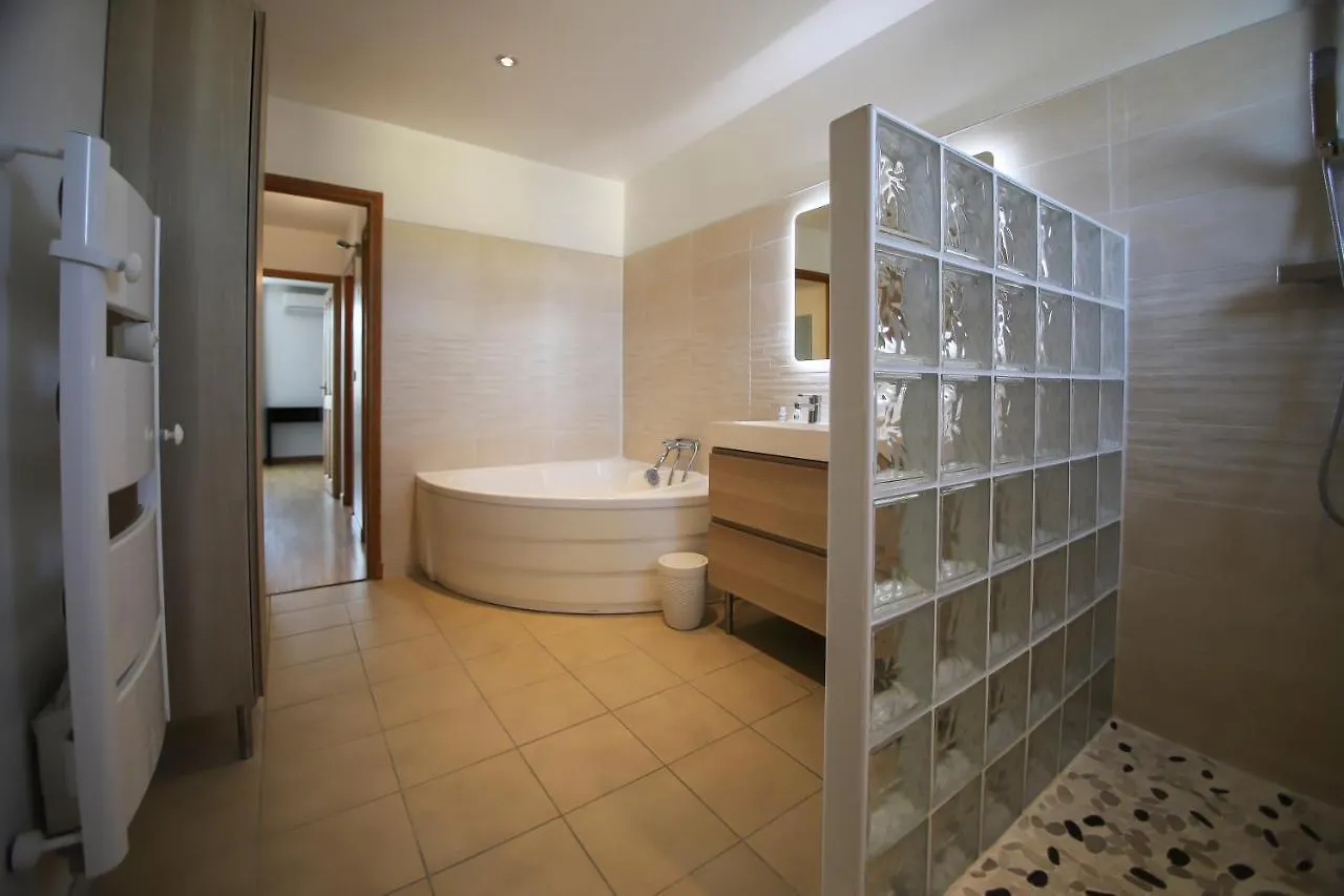 Holiday home Maison Tendance Avec Jardin, Centre Village, Alpilles, Familles Eyragues France